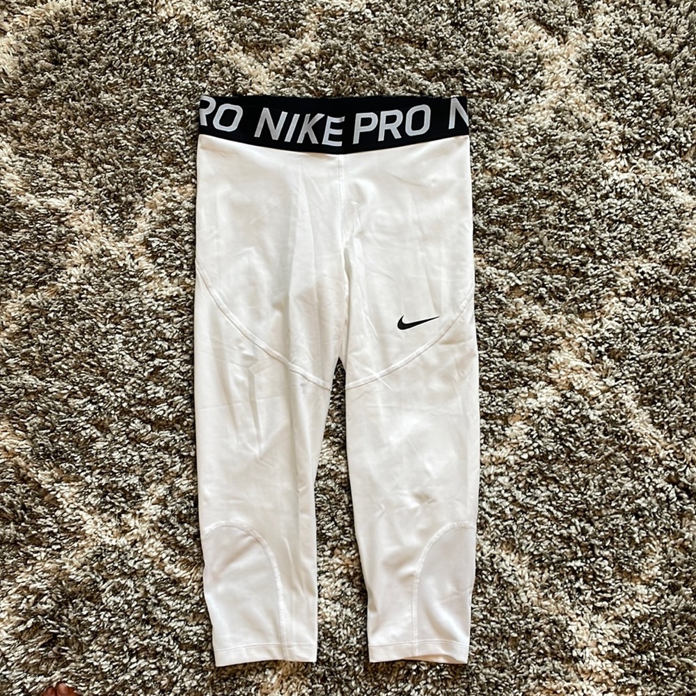 Nike Pro athletic leggings Size L super capri